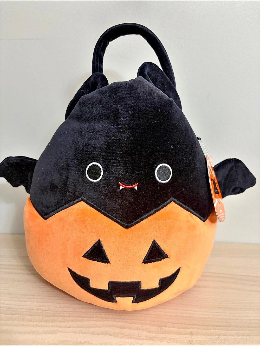 Squishmallows Emily Halloween Pumpkin Bat plush Trick-or-treat basket NWT